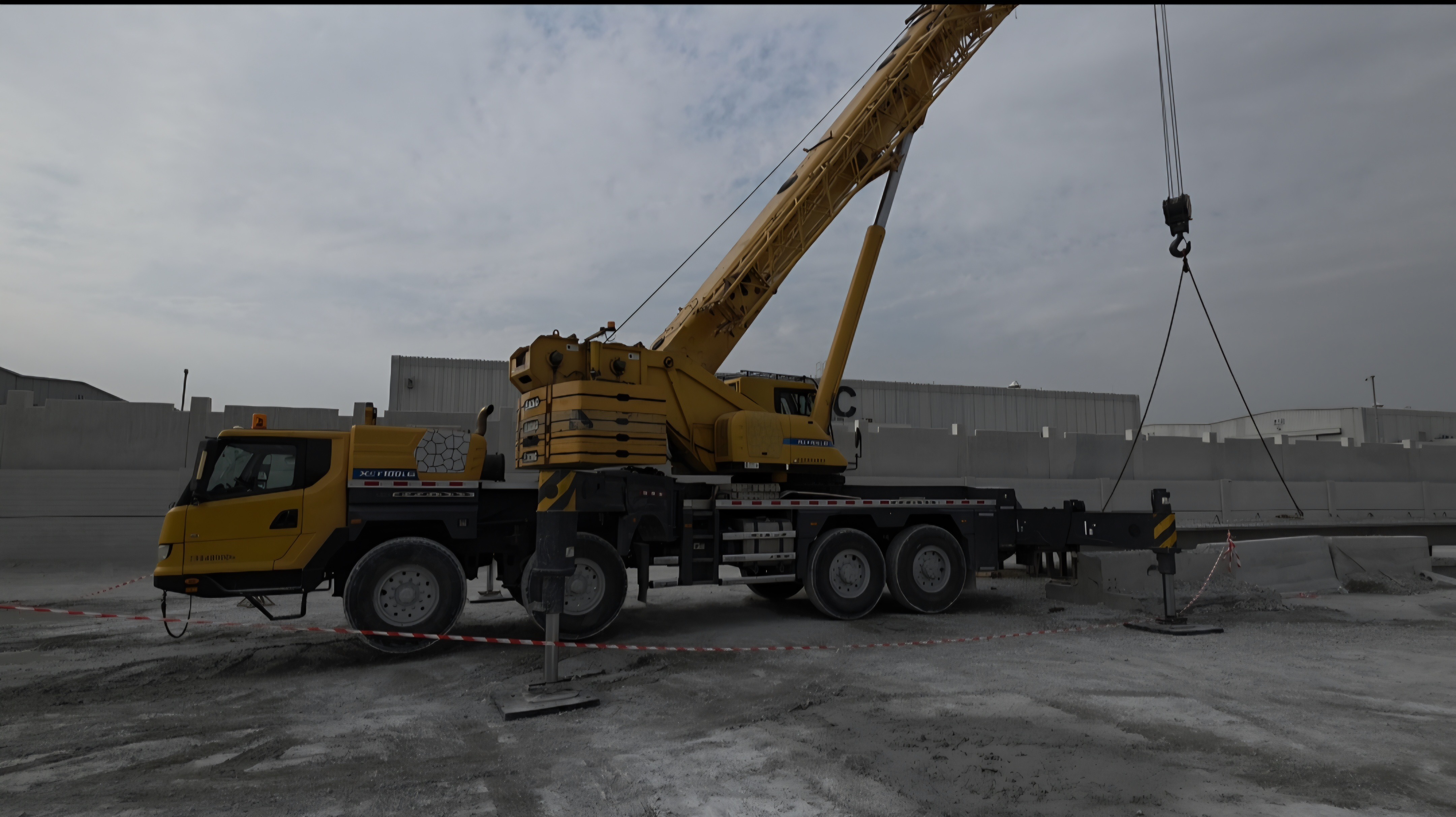 XCMG XCT100 L6 mobile crane operations in Dubai